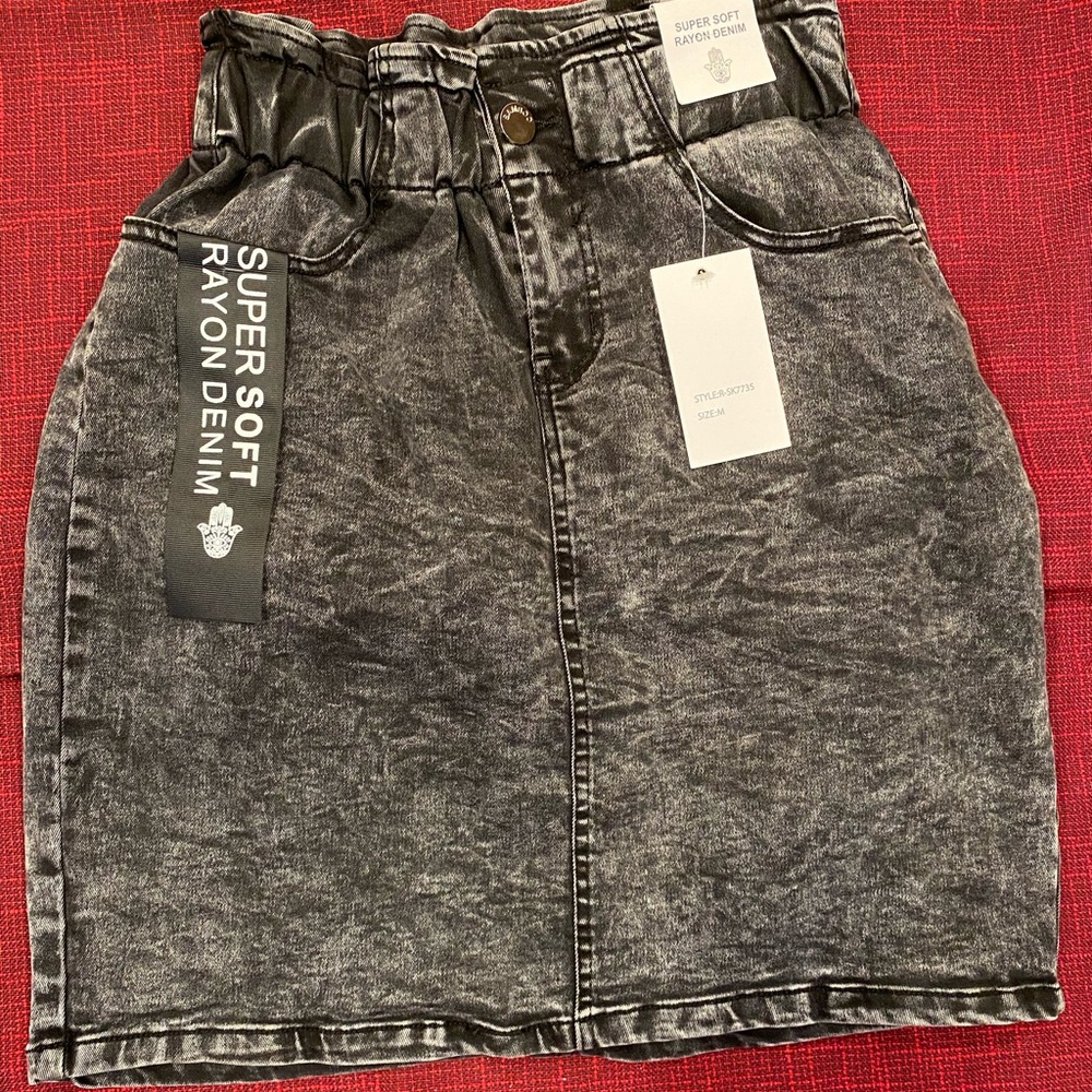 Stonewashed denim skirt